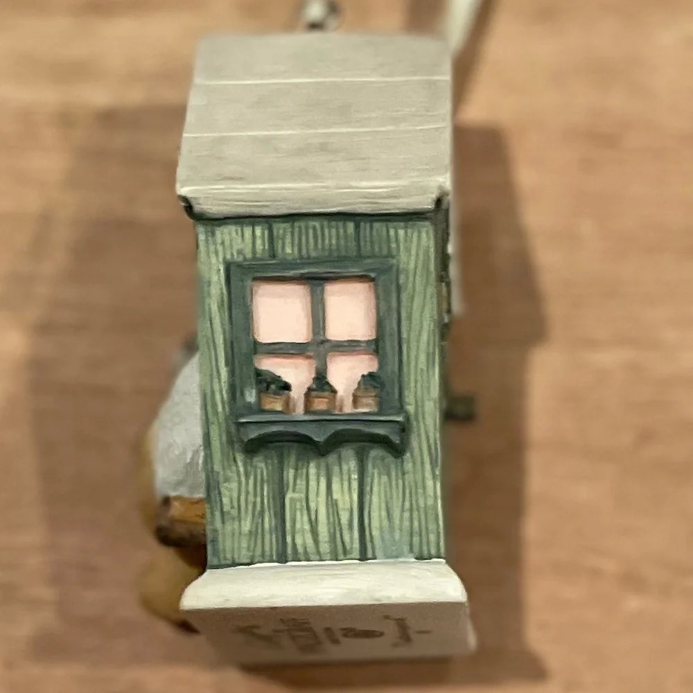 Pfaltzgraff Naturewood Decor figurines ornaments birdhouse beehive set of 2